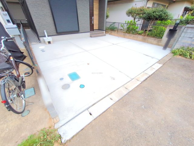 入間郡三芳町大字藤久保の新築一戸建の駐車場