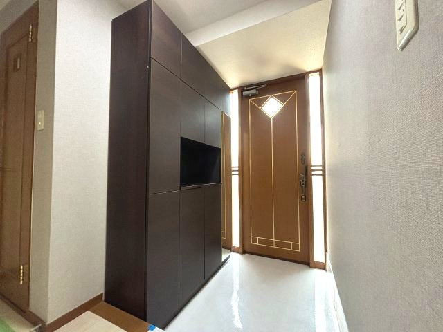 新栄プロパティー林の玄関