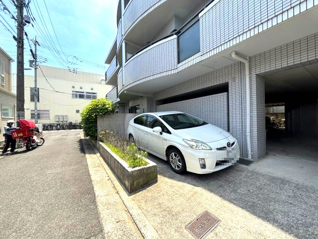 新栄プロパティー林の駐車場