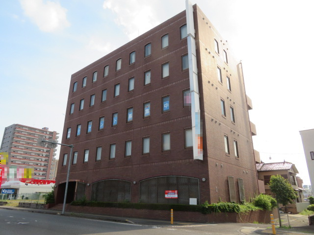 深谷市西島町１丁目のビルの外観