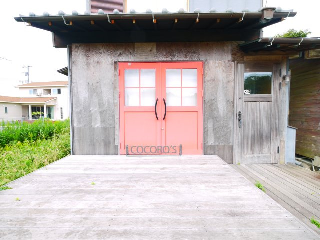 長生郡一宮町東浪見　中古戸建の玄関|敷地約160坪のサーフハウス自転車で5分でサーフポイント 土間キッチンでバーベキューが可能です