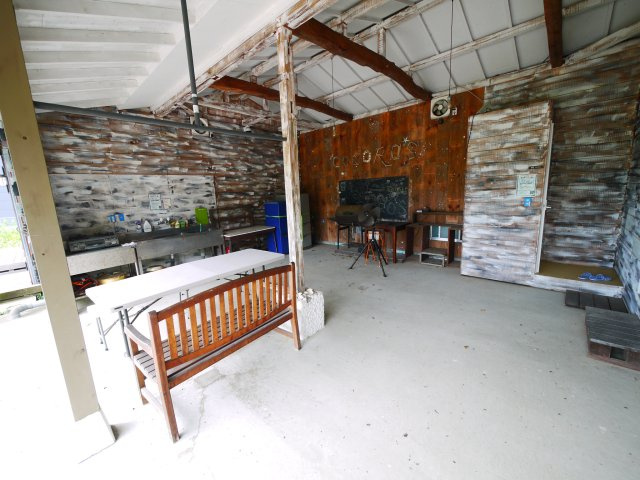 長生郡一宮町東浪見　中古戸建のキッチン|敷地約160坪のサーフハウス自転車で5分でサーフポイント 土間キッチンでバーベキューが可能です
