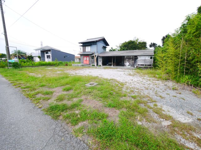 長生郡一宮町東浪見　中古戸建の庭|敷地約160坪のサーフハウス自転車で5分でサーフポイント 土間キッチンでバーベキューが可能です