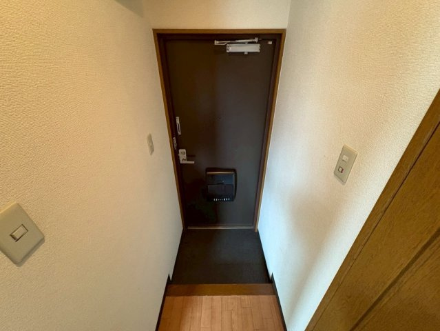 ナガタマンションⅡの玄関