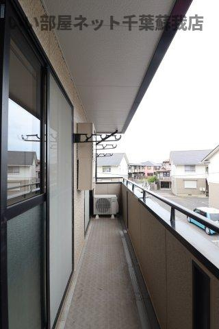 ロイヤルハウスＢのバルコニー|洗濯物もよく乾きそうな、陽当たり良好なバルコニーです！