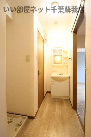 ロイヤルハウスＢの洗面所|スペースが確保できる洗面所です