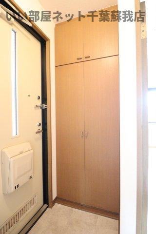 ロイヤルハウスＢの玄関|シューズボックス