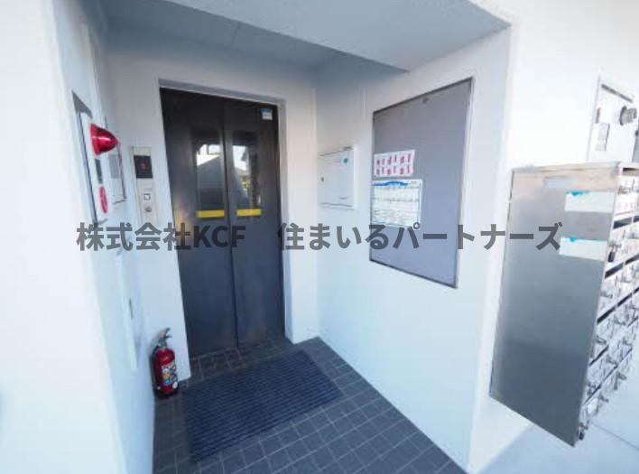 フローラルマンションのその他共用部分|玄関です