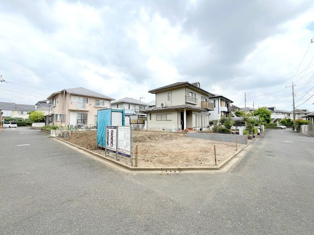 あきる野市野辺全1棟　新築戸建の前面道路含む現地写真