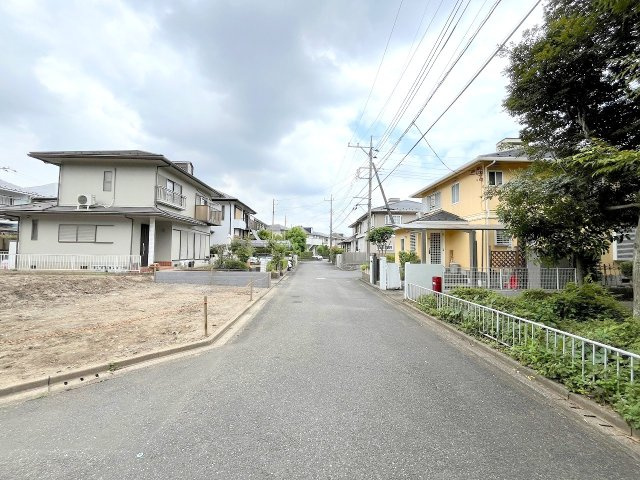 あきる野市野辺全1棟　新築戸建の前面道路含む現地写真