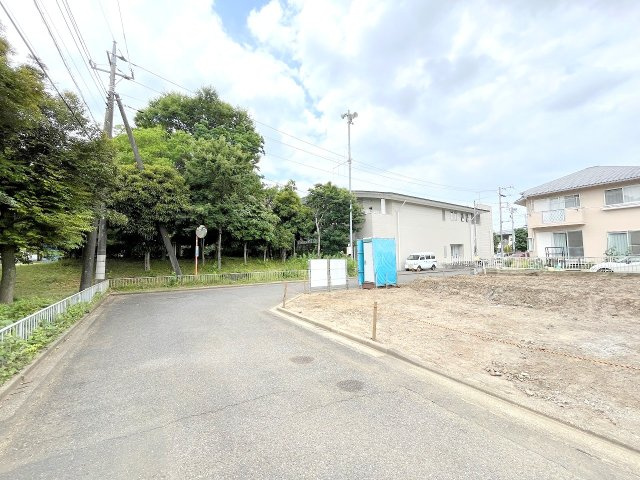あきる野市野辺全1棟　新築戸建の前面道路含む現地写真