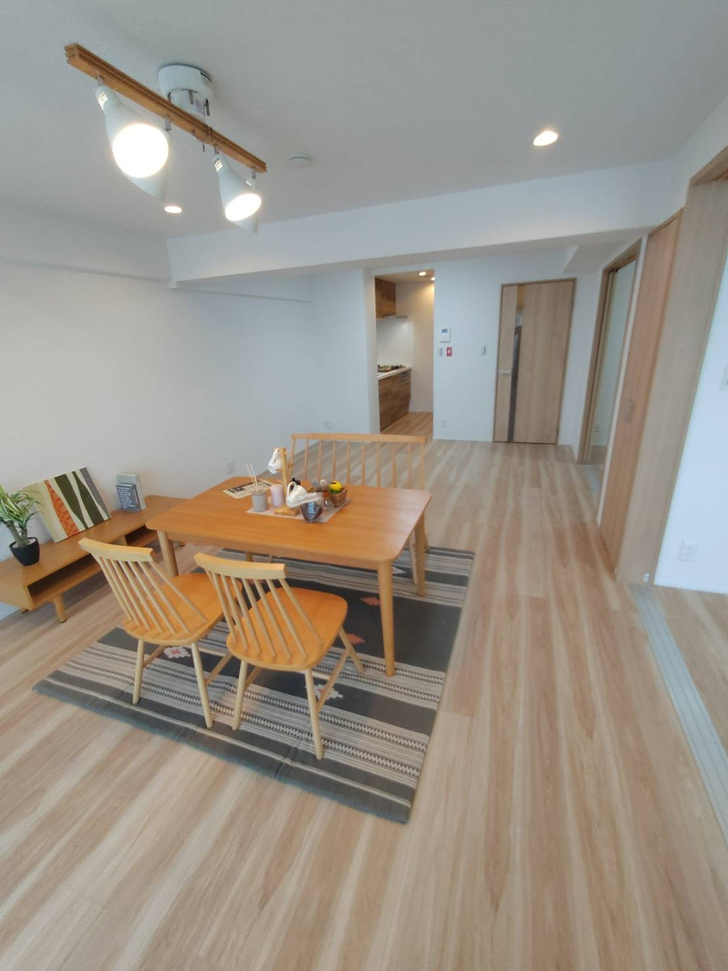 【居間・リビング】シャルム野中南公園 