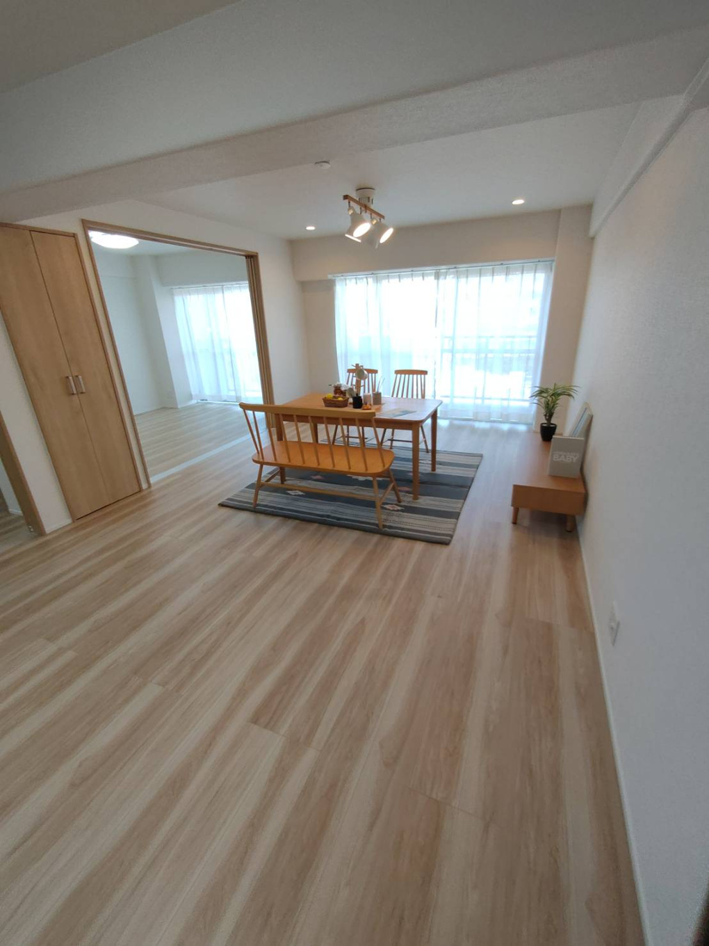 【居間・リビング】シャルム野中南公園 