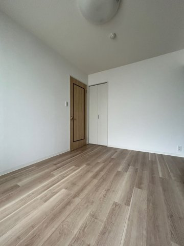 ディオ・フェルティ枚方の洋室|各居室収納付き！