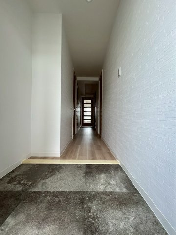 ディオ・フェルティ枚方の玄関|お好みのシューズボックスが置ける広さがあります。