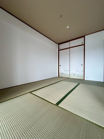 ディオ・フェルティ枚方の和室|約6帖の和室。押入れ収納付きです！