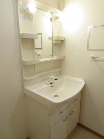 メゾンオーシャンＡの洗面所|スペースが確保できる洗面所です