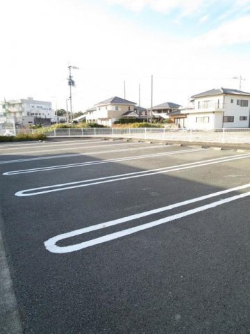 メゾンオーシャンＡの駐車場|駐車場に車を止められます