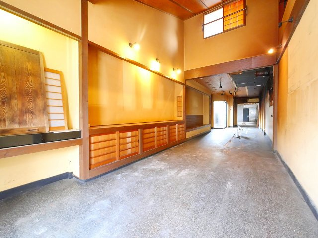 奈良市中院町店舗の内装
