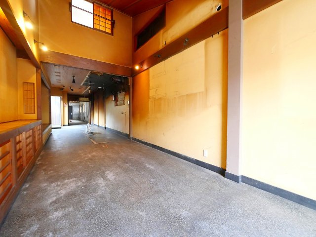 奈良市中院町店舗の内装