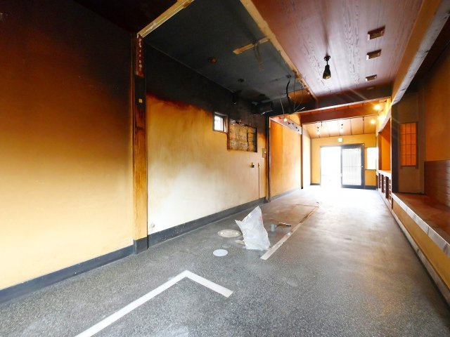 奈良市中院町店舗