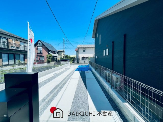 【前面道路含む現地写真】 | 久喜市本町5丁目　スマート・ワン・シティ　新築戸建　全2棟　3号棟