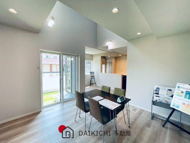 【居間・リビング】 | 久喜市本町5丁目　スマート・ワン・シティ　新築戸建　全2棟　3号棟