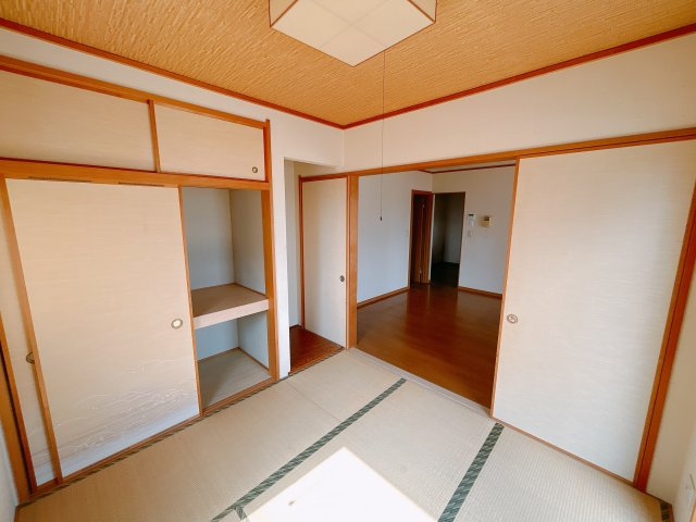 【中古戸建】太田市亀岡町の和室|和室でしか味わえない畳ならではの香りや素材で和のやすらぎを感じてください♪畳にはリラックス効果があるといわれています。のんびりするならやっぱり和室が一番ですね♪