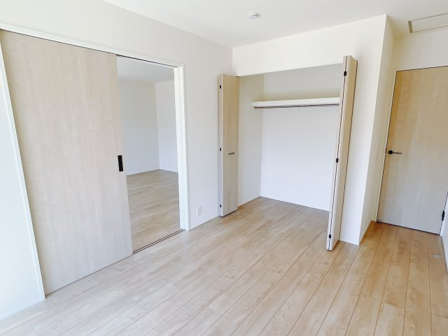 【新築戸建】玉村町板井24-1期の収納|広い寝室ならインテリアも自由自在にお楽しみいただけます♪お外から帰ってきた後は寝室でゆっくり自分の時間をお過ごしください。