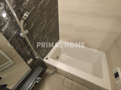 【浴室】 | ザ・パークハビオ横浜東神奈川 | 梅雨の時期や花粉の季節に安心の、浴室乾燥機のお風呂です。