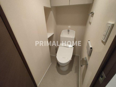 【トイレ】 | ザ・パークハビオ横浜東神奈川 | 上部に便利な棚付きです。