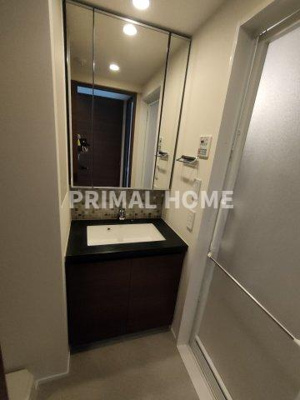 【独立洗面台】 | ザ・パークハビオ横浜東神奈川 | タイルが素敵な独立洗面台です。