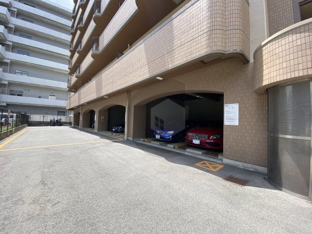 フェルザ長田の駐車場