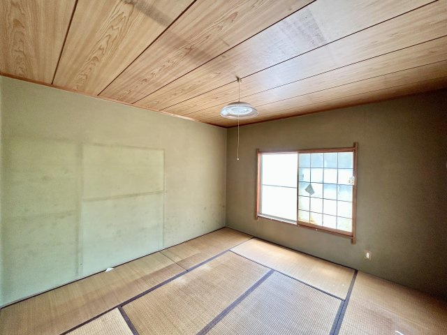 【中古戸建】前橋市朝日町の和室|フローリングでは感じることのできない圧倒的な寛ぎやすさを実感してください。独立しているので周りを気にせず寝そべることもできますね♪