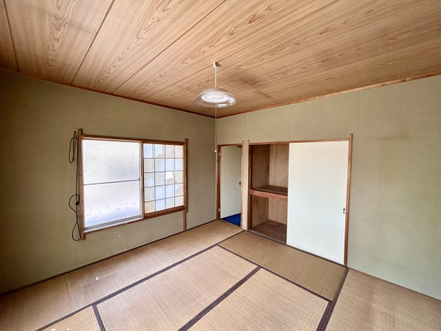 【中古戸建】前橋市朝日町の和室|和室を書斎にしたり、冬にはコタツを敷いて家族みんなで年越しをするのもいいですね。家族みんなのお気に入りの空間になります♪