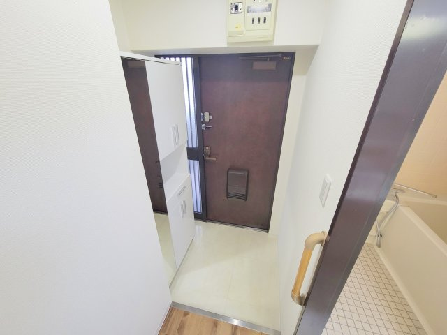 プレジール学園前の玄関