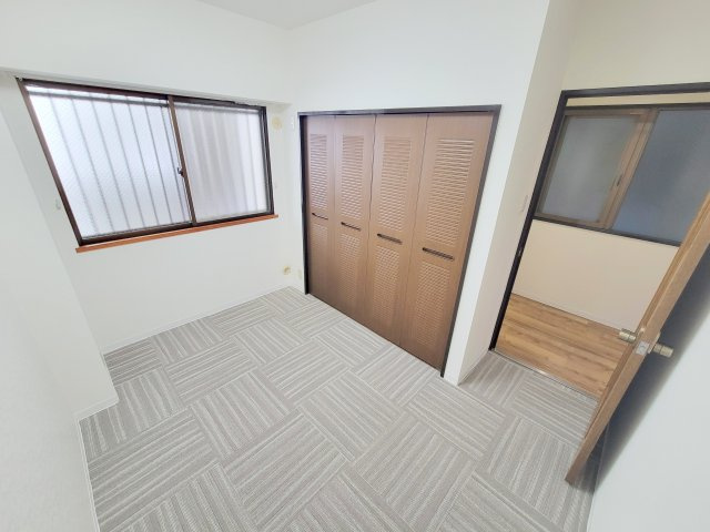 プレジール学園前の洋室