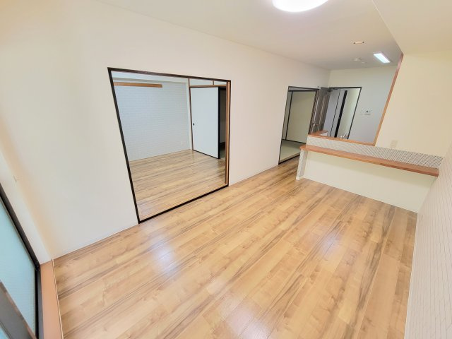 プレジール学園前の居間・リビング