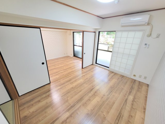 プレジール学園前の洋室