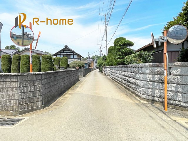 つくば市小茎1期　新築戸建て　1号棟の前面道路含む現地写真|『今から見たい！』大歓迎です♪
お気軽にＲ－ｈomeまでお問い合わせください。