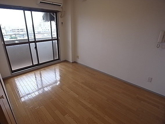 ジョリメゾン魚崎の居間・リビング