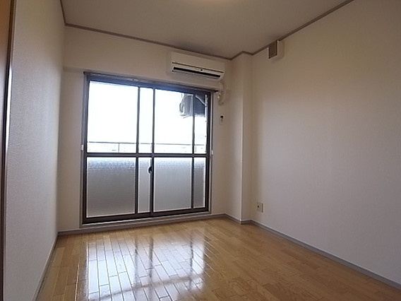 ジョリメゾン魚崎の居間・リビング