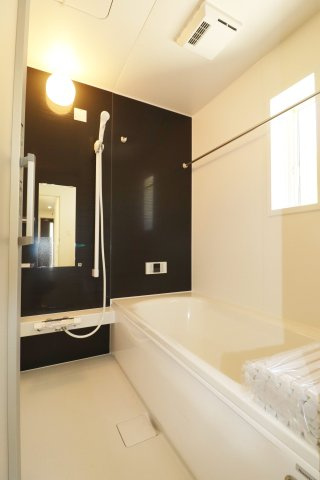 本宮市青田字中森　　　10号棟　　　五百川小学校、本宮第２中学区の浴室