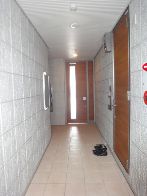 サニーコートのロビー|オートロック付