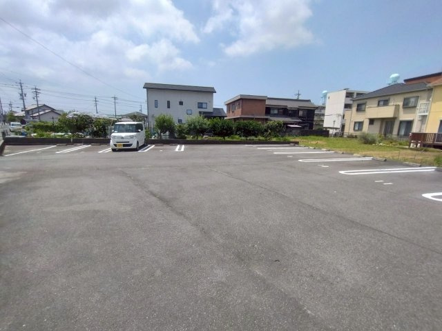 センター中山の駐車場