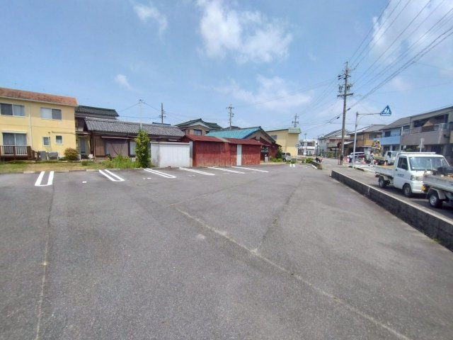 センター中山の駐車場