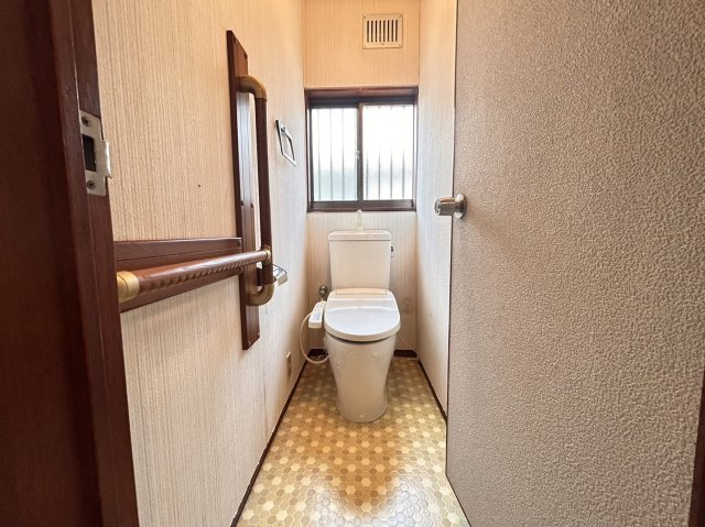 篠原北町2丁目戸建のトイレ|1階2階トイレ完備♪