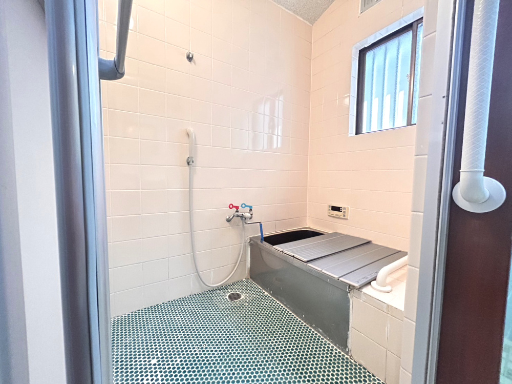 篠原北町2丁目戸建の浴室|浴室クリーニング済みです♪浴室窓付きです♪