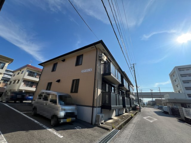 メナージュ A棟の駐車場