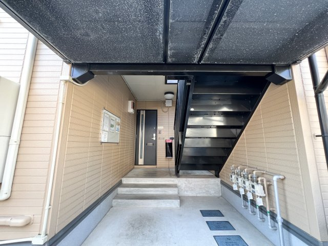 メナージュ A棟のエントランス